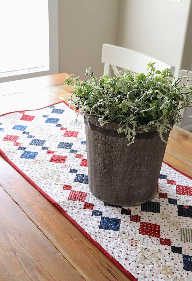 Mini Chandelier Table Runner