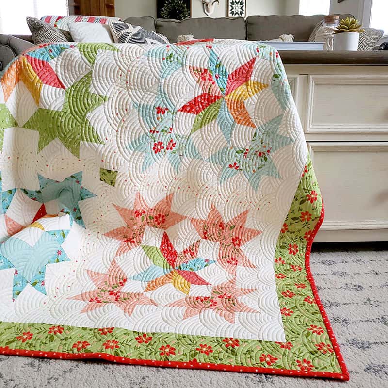 Starlight quilt | Starlight Fat Quarter Quilt Pattern by popular quilting blog, A Quilting Life: image of a star block fat quarter quilt.