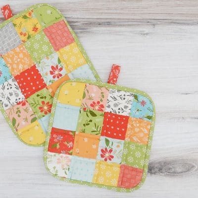 How to Make a Quilted Potholder featured by Top US Quilting Blog, A Quilting Life