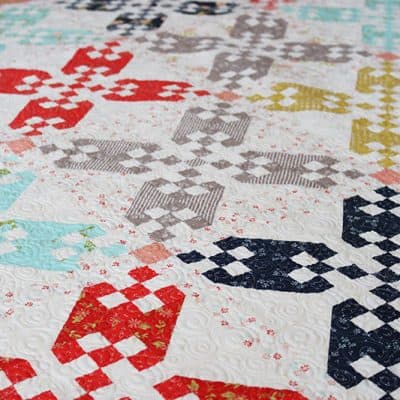 Summer Stroll Quilt Pattern featured by Top US Quilt Blog, A quilting Life: image of Summer Stroll Quilt