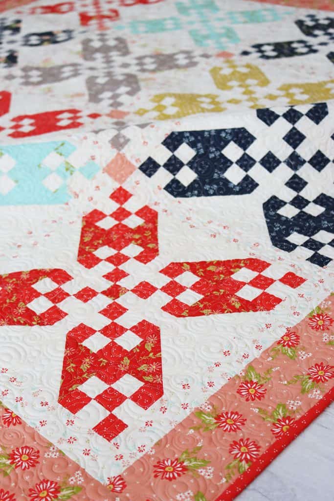 Summer Stroll Quilt Pattern featured by Top US Quilt Blog, A quilting Life: image of Summer Stroll Quilt