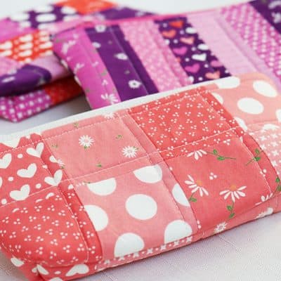Simple Zipper Bags pattern featured by Top US Quilting Blog, A Quilting Life