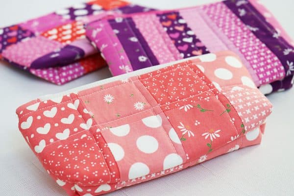 Simple Zipper Bags pattern featured by Top US Quilting Blog, A Quilting Life