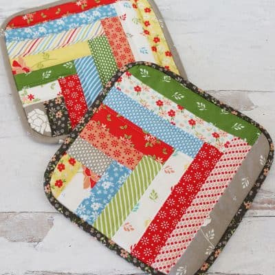Easy Log Cabin Potholder Tutorial | Free Pattern featured by Top US Quilt Blog, A Quilting Life