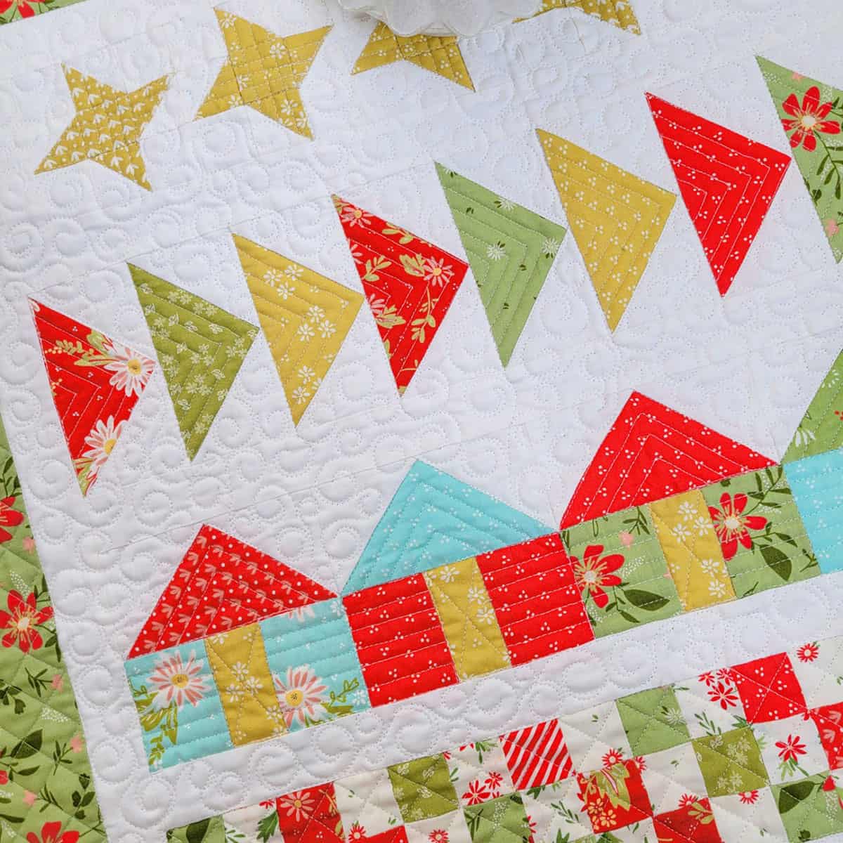 Christmas Quilt Patterns & Decorating featured by Top US Quilt Blog, A Quilting Life