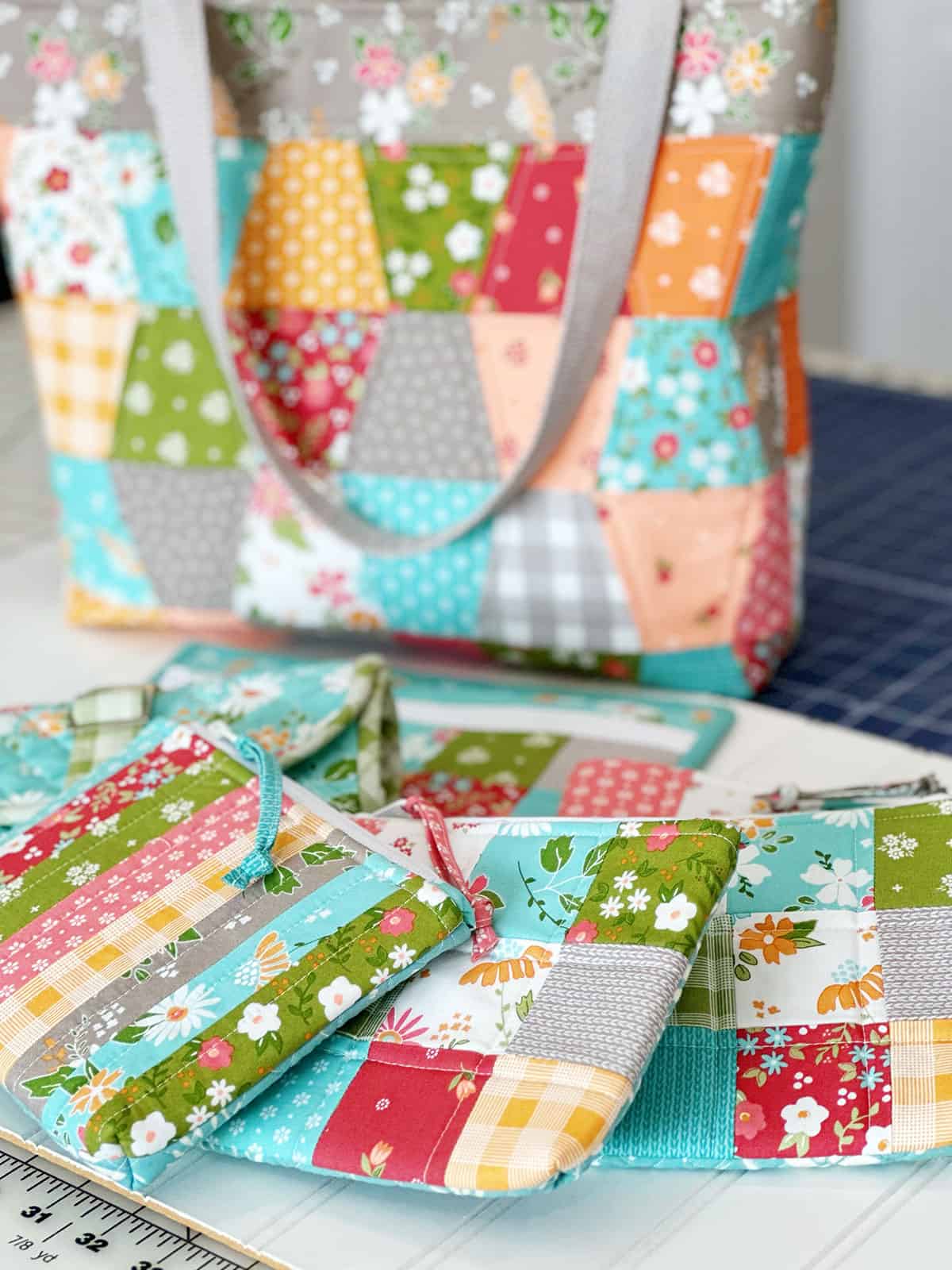 12 Tips for Sewing on the Go featured by Top US Quilt Blog, A Quilting Life