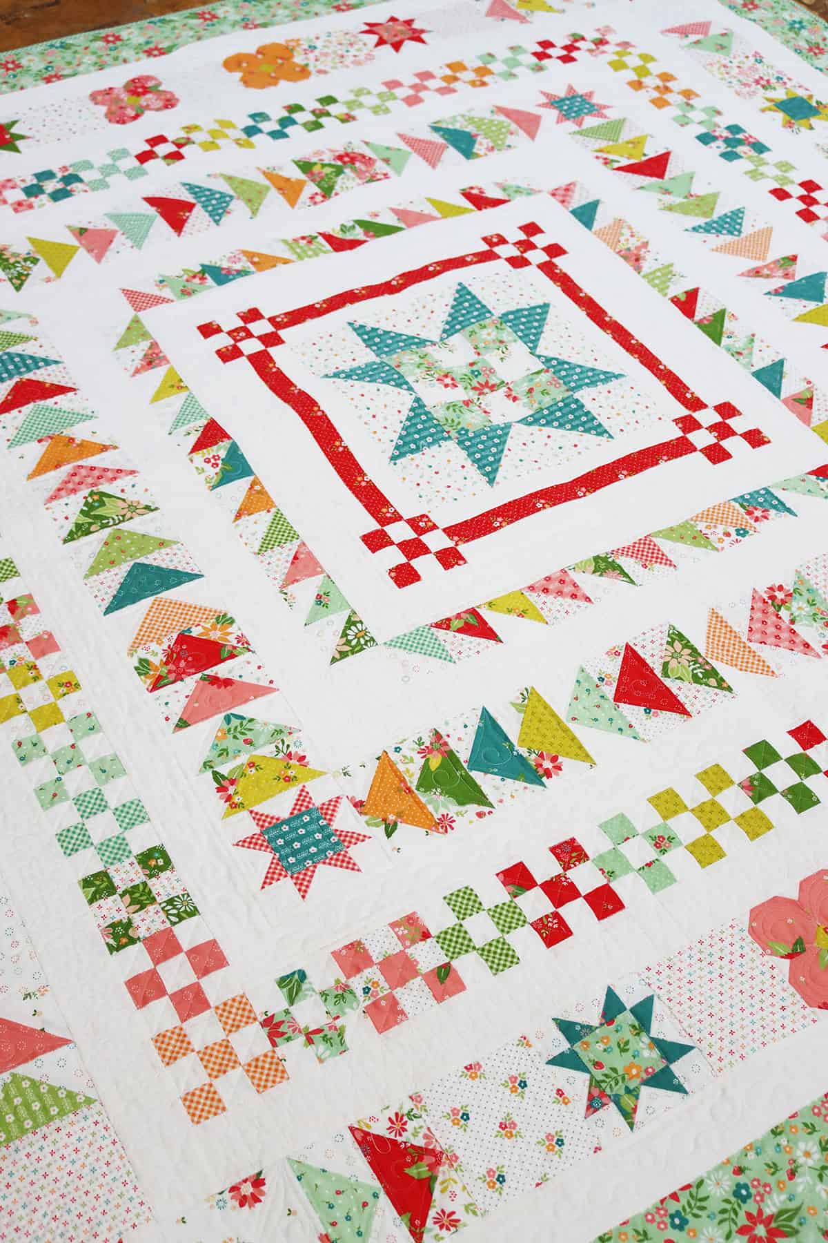 Coastal Summer Medallion Quilt featured by Top US Quilt Blog, A Quilting Life