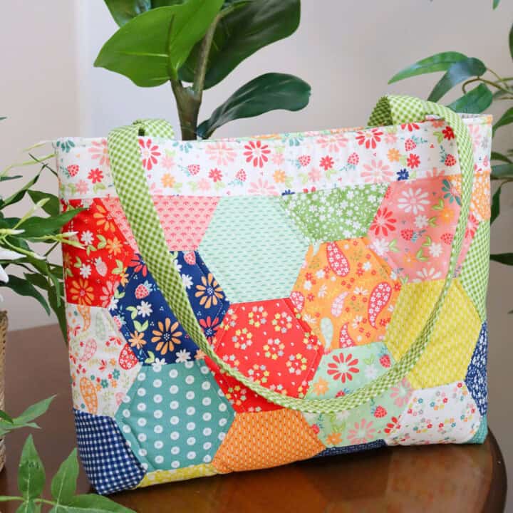 Curves Raspberry Tote Raspberry Summer Tote + Small Projects - A Quilting Life